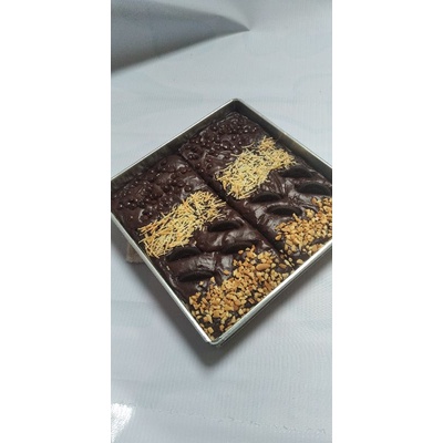 

brownies bakar tanpa sekat/fudgy Brownies/shine Brownies full toping ukuran 20x20cm