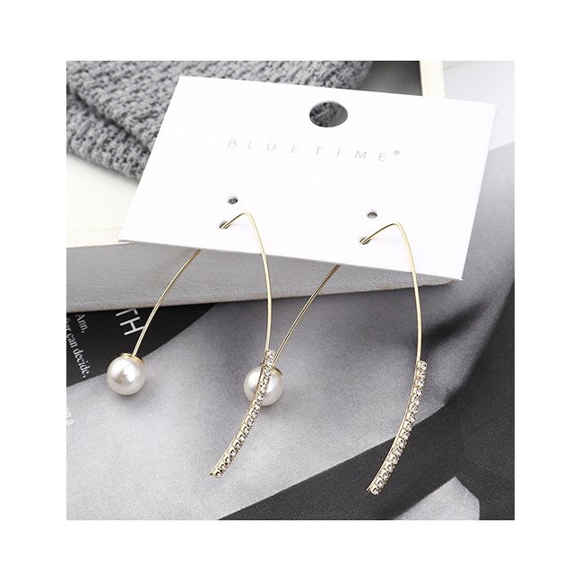 LRC Anting Tusuk Fashion Gold Plated Gold Pearl Triangle Earrings Y62789