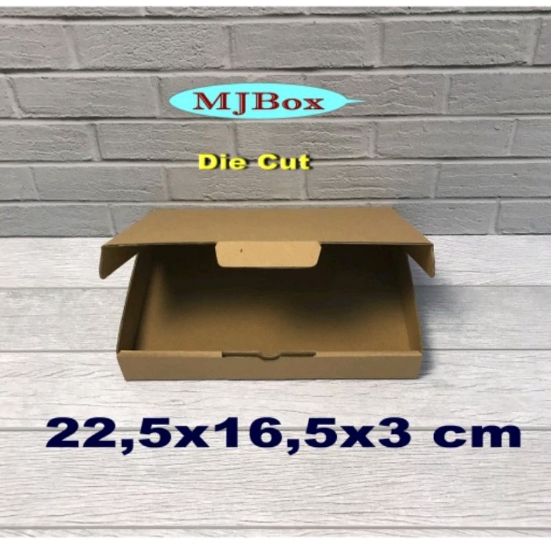

Kardus box uk. 22,5x16,5x3 cm Karton Kotak diecut