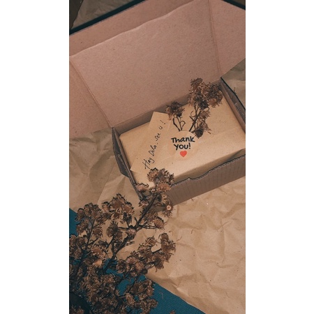 

exlucive box aesthetic (dilengkapi pembelian parfume)