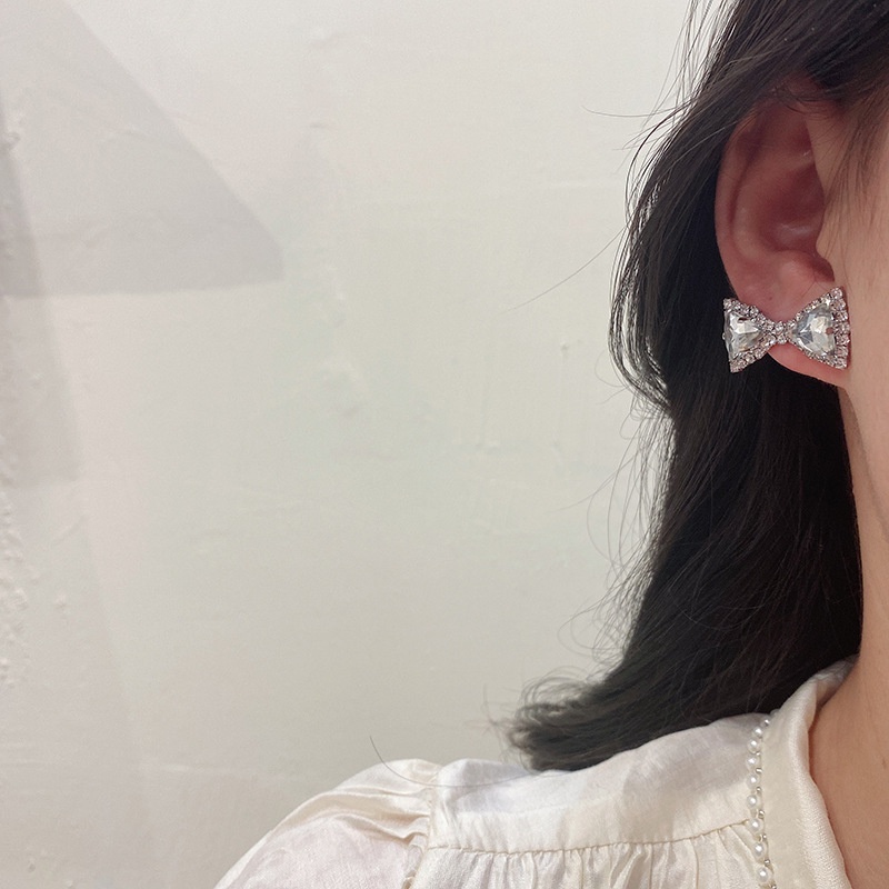 1 Pasang Anting Stud Rumbai Panjang Desain Pita Aksen Kristal Berlian Imitasi Gaya Korea Untuk Wanita