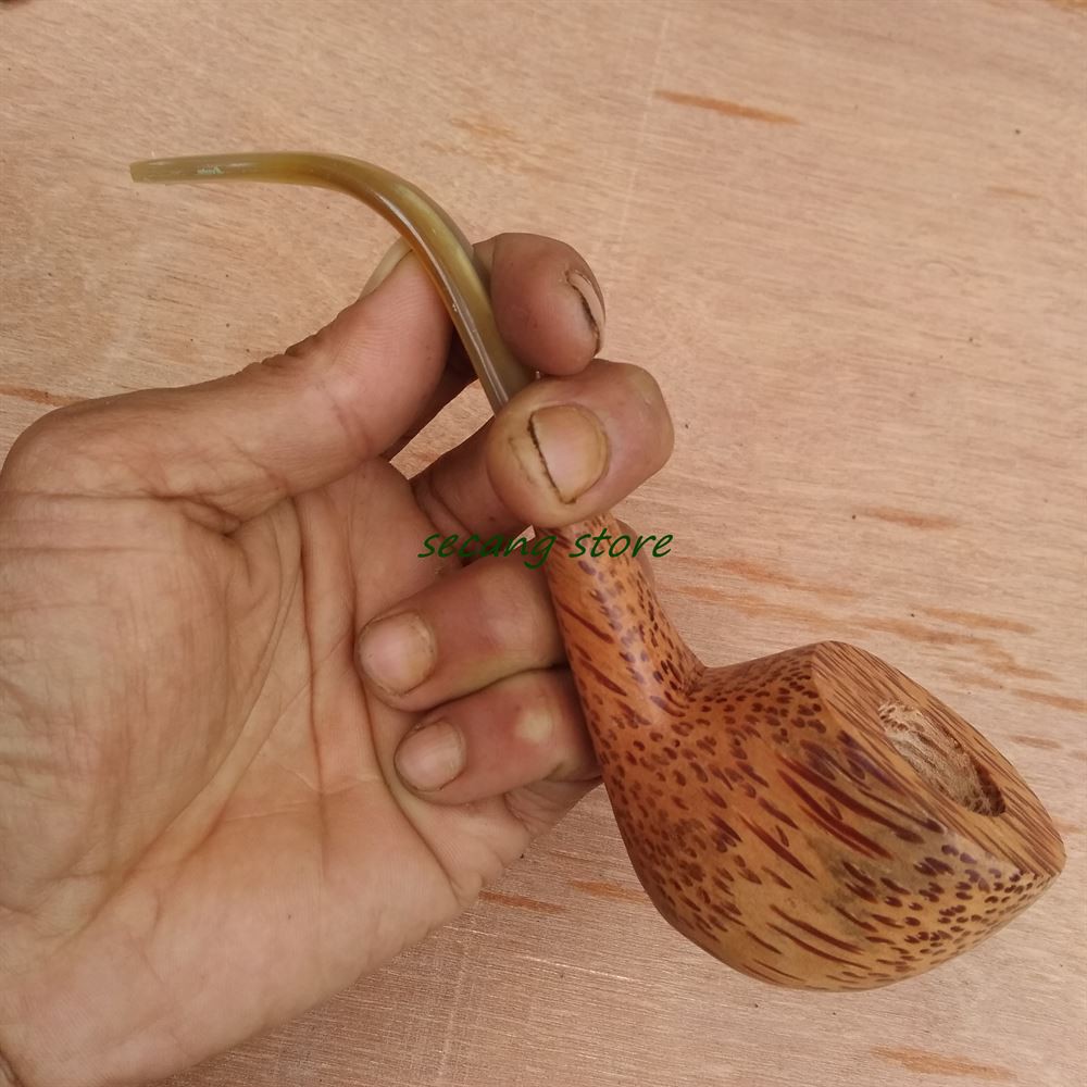 Pipa cangklong unik bahan tanduk dan kayu kelapa.handmade