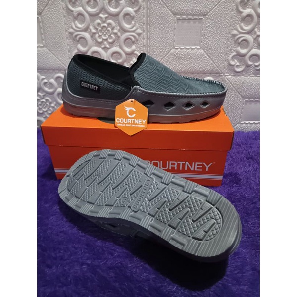 sepatu pria / sepatu slip on/courtney/HITMAN