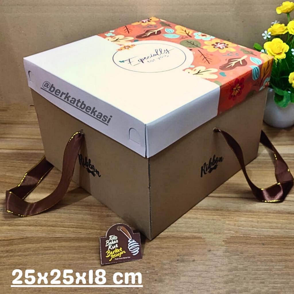 

CAKE BOX TALI 25X25X18 CM/ BOX CAKE / DUS KUE /PCS