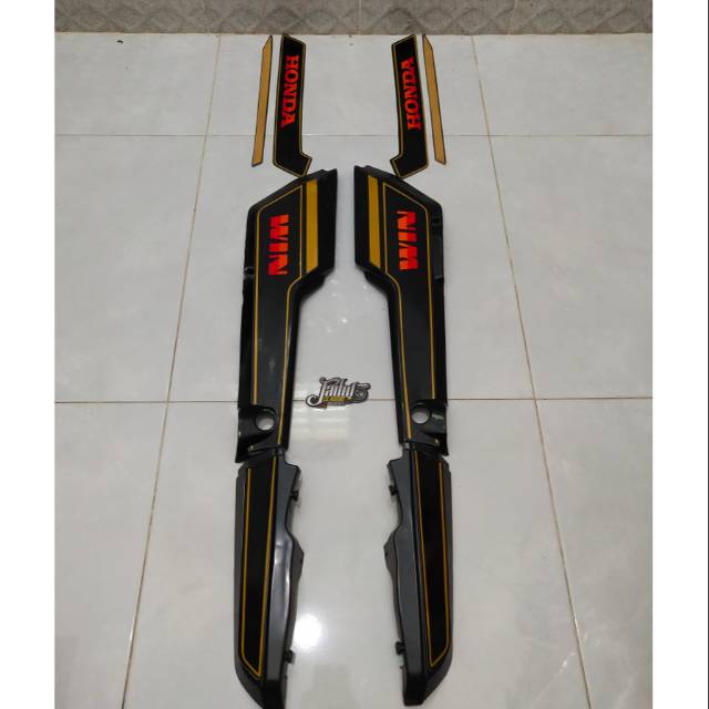 Body cover set box aki lengkap honda win 100 set sticker setriping win 1984 hitam