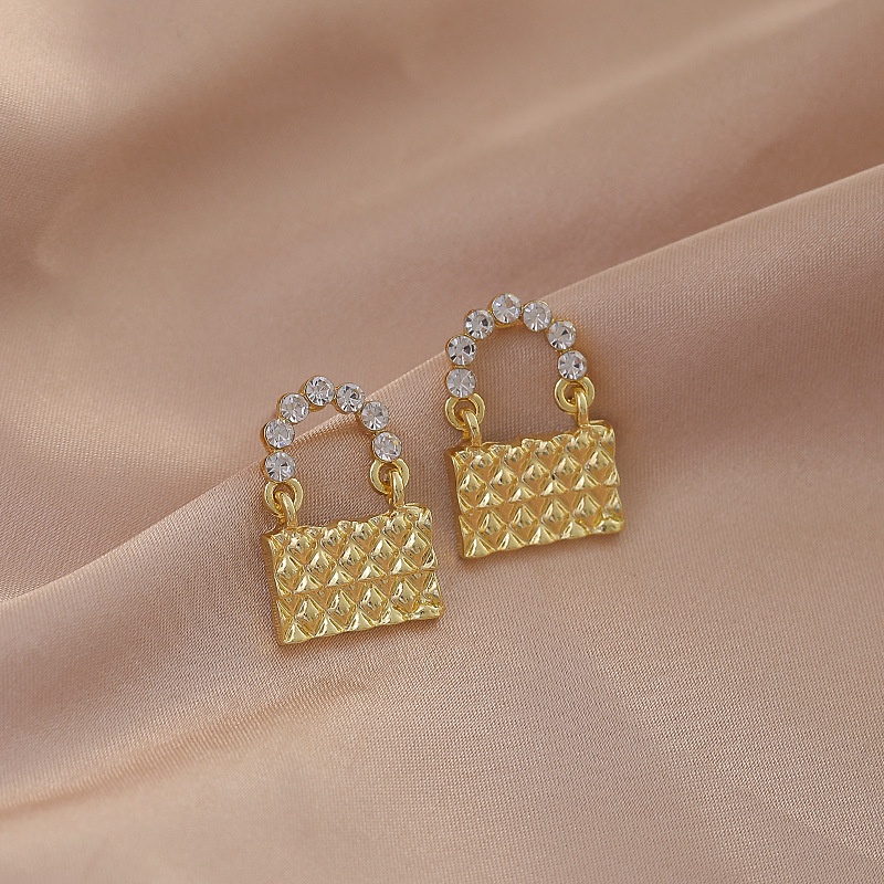 Sterling silver jarum Kreatif Korea Diamond golden tas retro fashion stud anting-anting untuk wanita