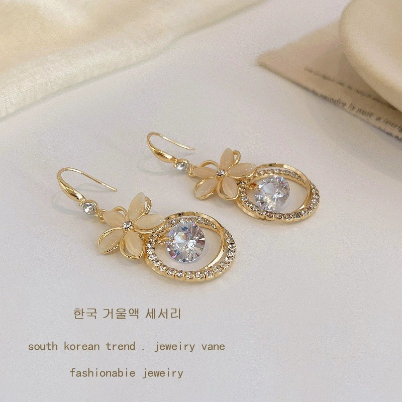 Anting Kait Gantung Panjang Desain Bunga Opal Bulat Hias Berlian Gaya Korea Untuk Wanita