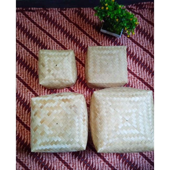 

besek bambu