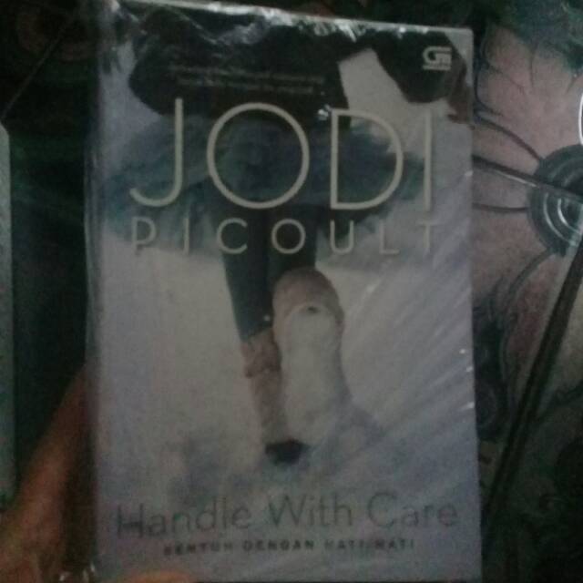 Preloved novel terjemahan - jodi picoult - handle with care