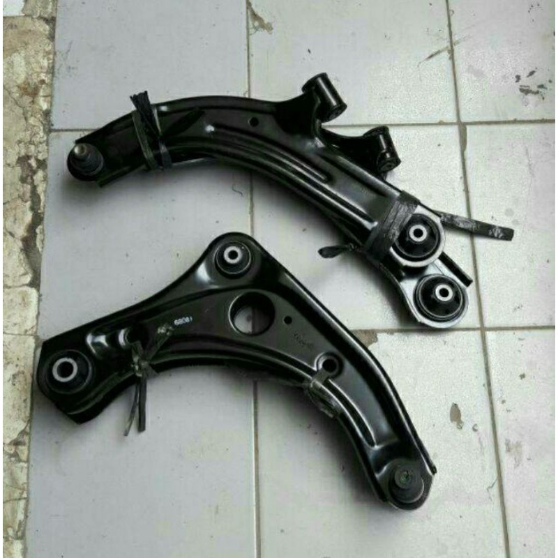LOWER ARM NISSAN MARCH DATSUN ORIGINAL