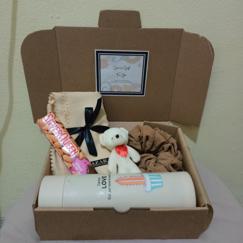 Hampers Wisuda Kado Wisuda Graduation Hijab  Tumbler Lucu Gift Box hampers Kado Cewek Wisuda Hadiah