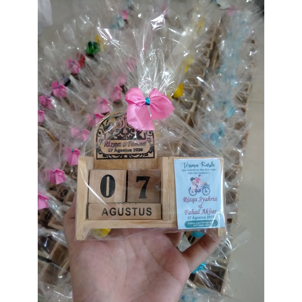 

Souvenir Kalender Abadi Murah Meriah