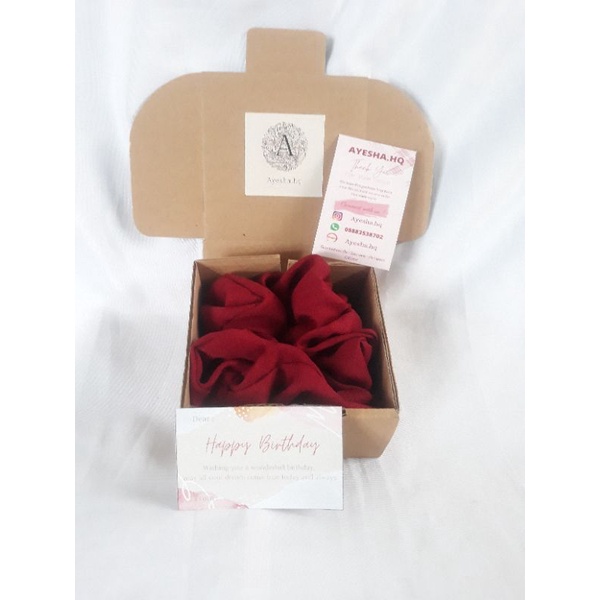 

kado wisuda Lilin aromaterapi | scented candle| souvenir | hampers | gift box | birthday | graduation | wedding | srunchie