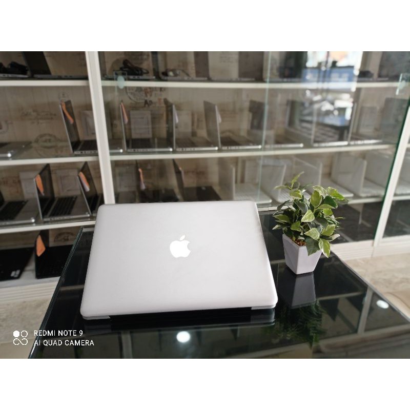 Macbook Pro 2012 MD101 Cocok buat di ajak nongkrong 
