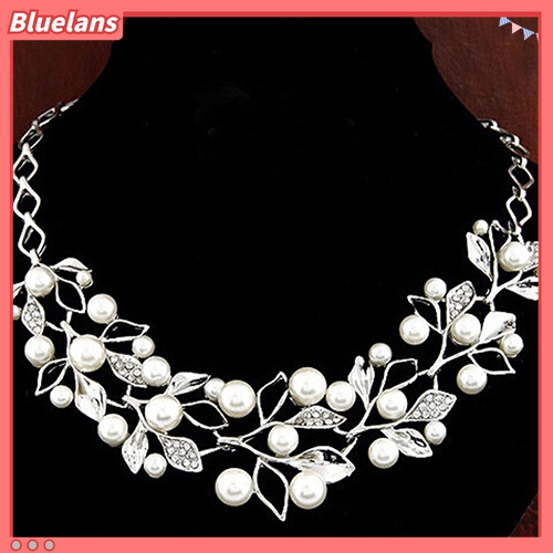 Bluelans Kalung Choker Rantai Pendek Desain Daun Hollow Hias Mutiara Imitasi Untuk Wanita