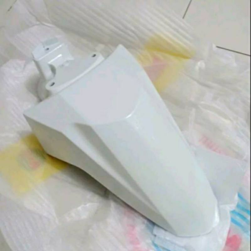 SPAKBOR DEPAN BEAT FI PUTIH