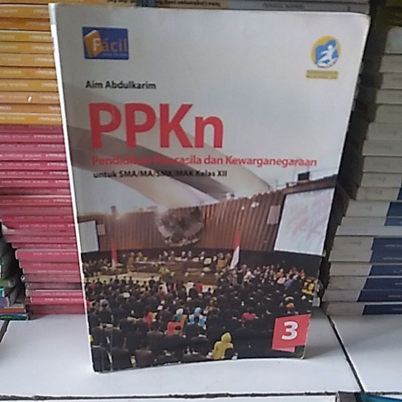 buku ppkn untuk SMA kelas 12 facil