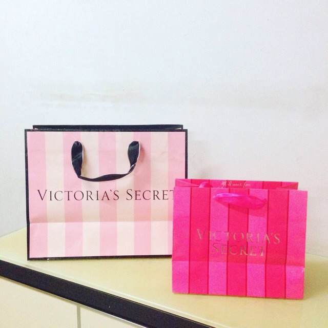 

VS Victoria Secret Original Paperbag Branded Paper bag