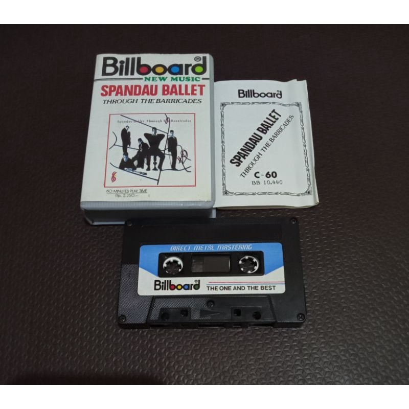 Kaset pita Spandau Ballet - through the barricades