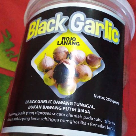 

Solo Black Garlic Bawang Lanang Hitam / Bawang Tunggal Lanang 250 g / Bawang Hitam Menyehatkan Badan