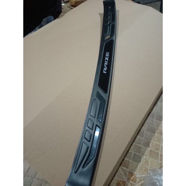 Sillplate Pintu belakang mobil Toyota Raize hitam List chrome