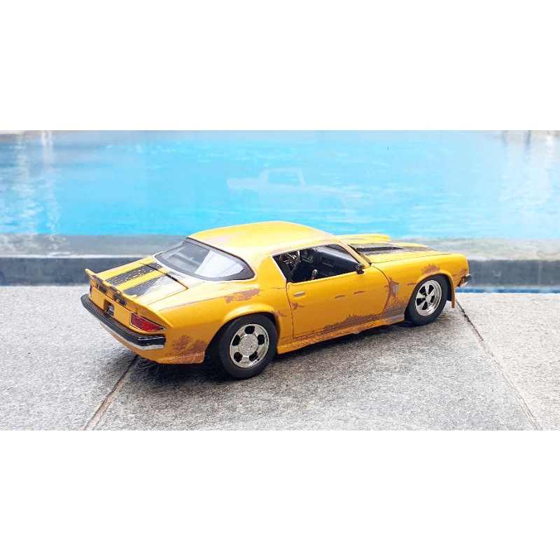 Jada 1977 Chevy Camaro Bumblebee Transformers  Diecast Miniatur Mobil 1:24