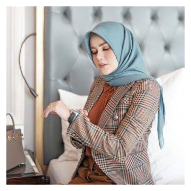 Buttonscarves Olla Square