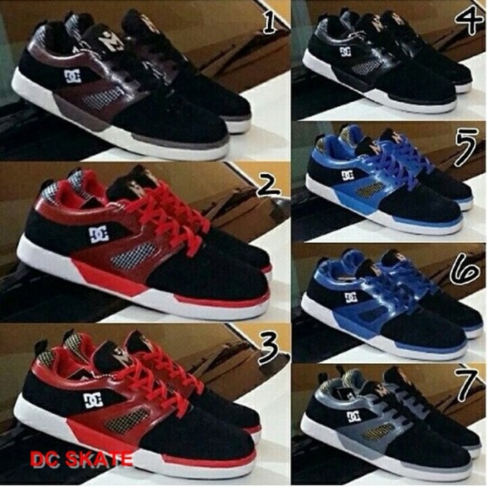 SEPATU DC