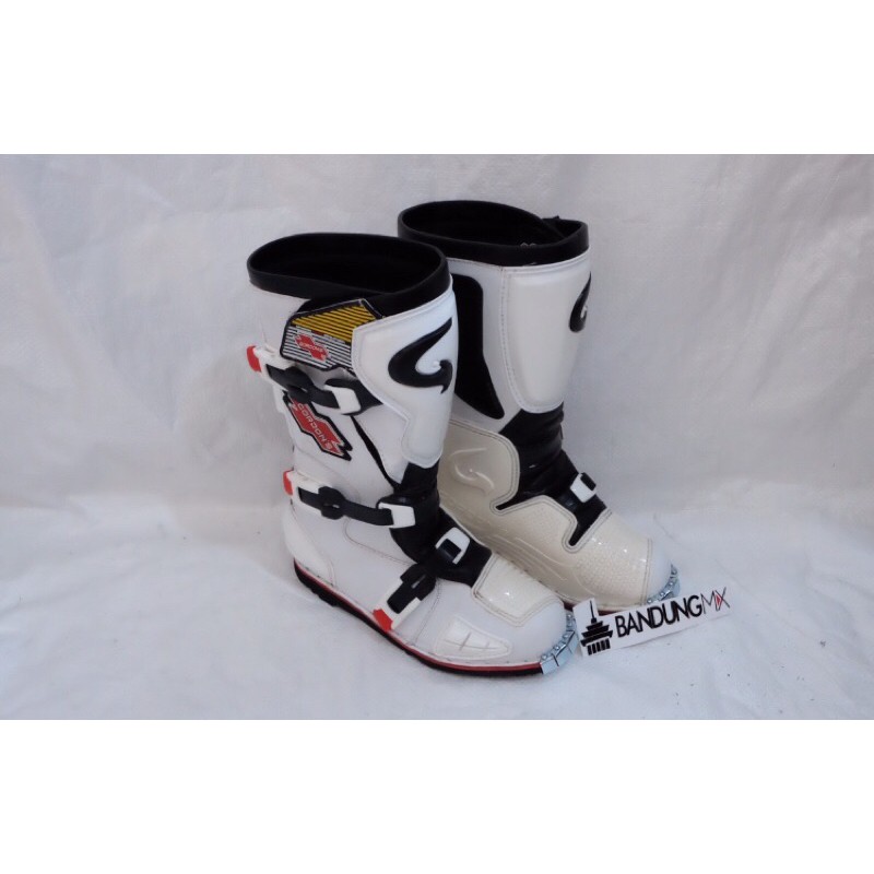 SEPATU BOOTS TRAIL CROSS ADVENTURE GORDON tipe GRMX