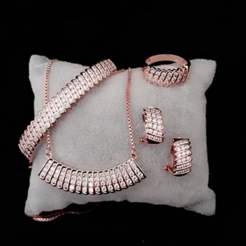 SET TURA BARIS 3 DENGAN GELANG REPLIKA BERLIAN