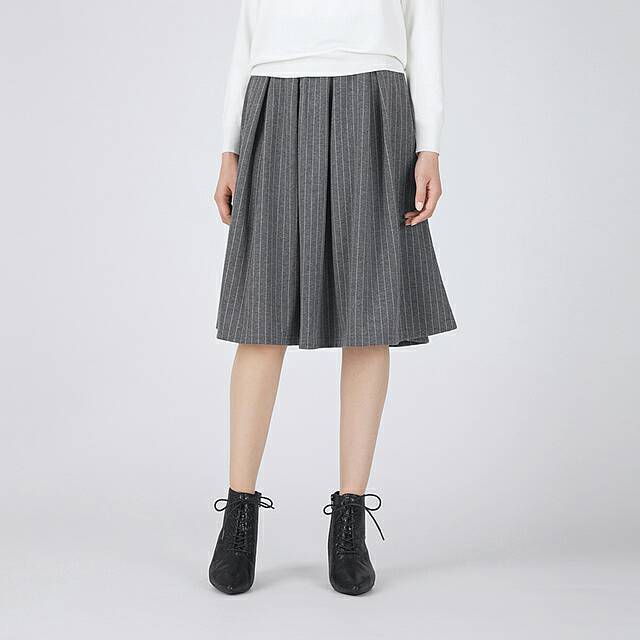 GU UNIQLO HIP FLARE SKIRT