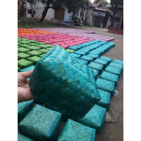 [ Halodul ] Besek bambu warna BIRU, SEPASANG, catering, nasi, snack, 18x18 cm | besek bambu hampers 