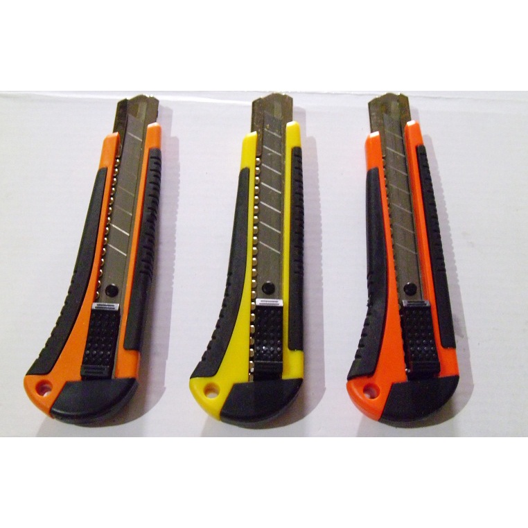 

Pisau cutter besi + isi L750 / CUTTER HANDLE KARET / PISAU CUTTER / PEMOTONG KERTAS