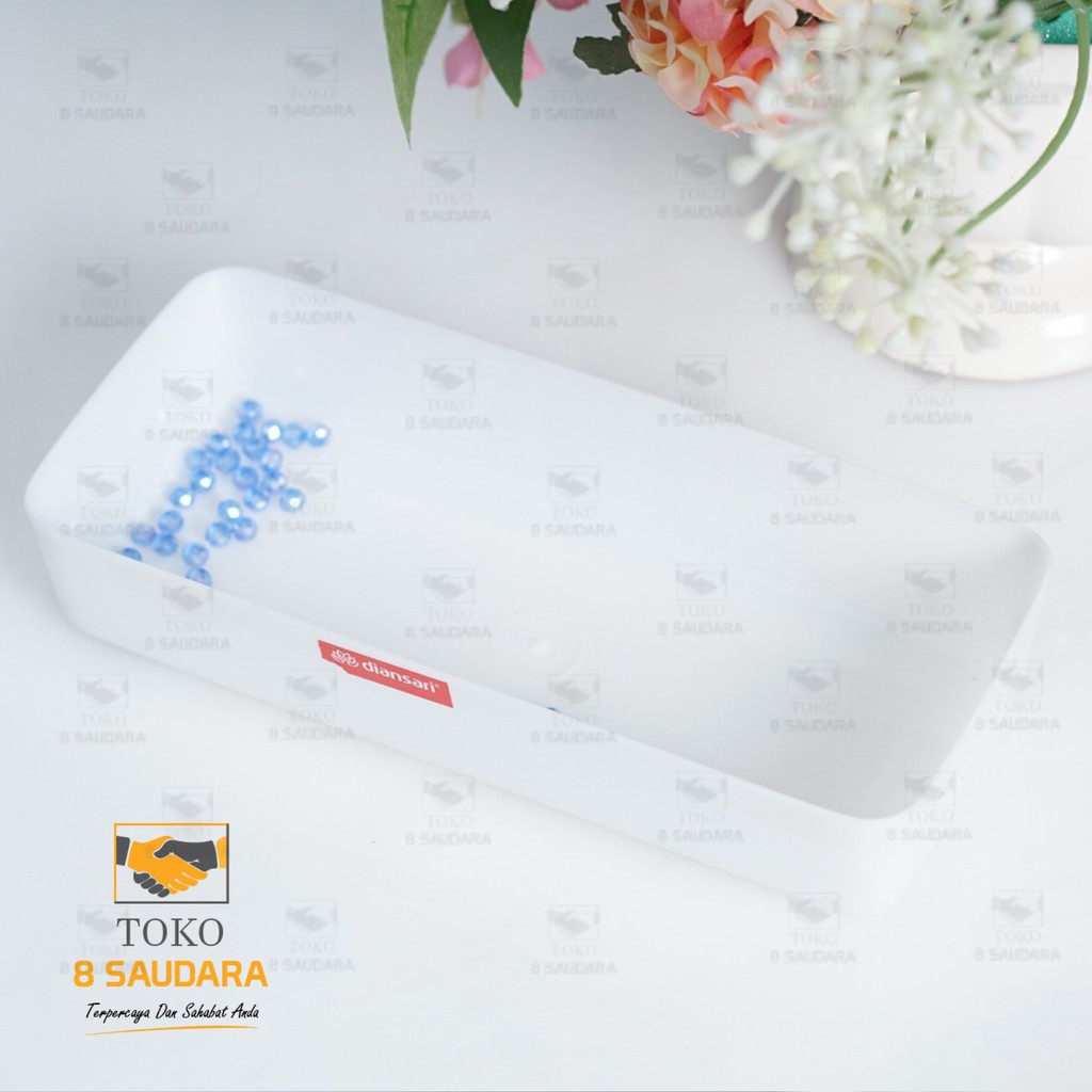 

Tempat Kancing / Mote / Manik Ukuran LARGE , Merek Diansari / Bahan Plastik Berkualitas Termurah