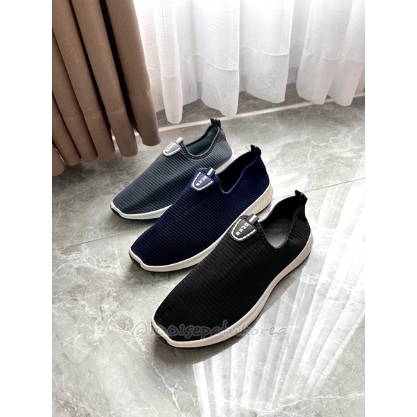 1001 IMPORT SEPATU SLIP ON PRIA SPORT  ONKE + BOX DAN KAOS KAKI !!! - 3 WARNA