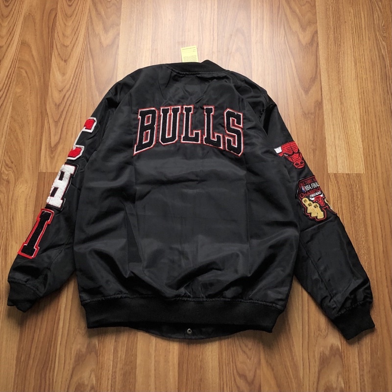 VARSITY BULLS - CHICAGO CHI HITAM JAKET PREMIUM