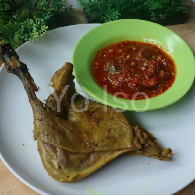 

BEBEK UNGKEP SAMBEL TERASI PEDAS PAHA / DADA by Nasi Uduk Pak Jhon (beku)
