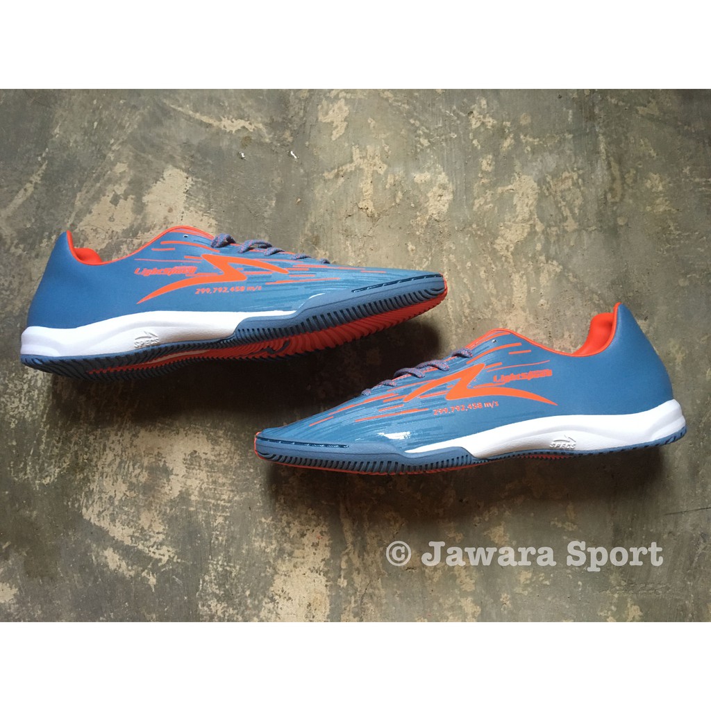 Sepatu Futsal Specs Accelerator Lightspeed Reborn in Van Deusen