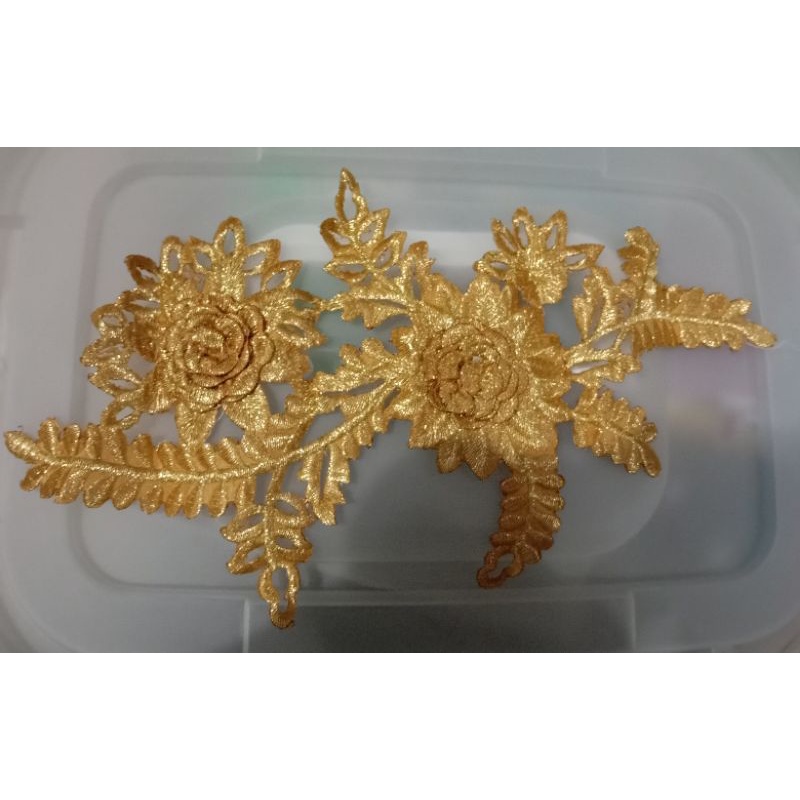 Payet bordir bunga emas