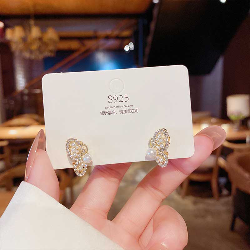 XiaoboACC Anting Tusuk Desain Kupu-Kupu Hias Zircon + Mutiara Gaya Korea / Simple Untuk Wanita