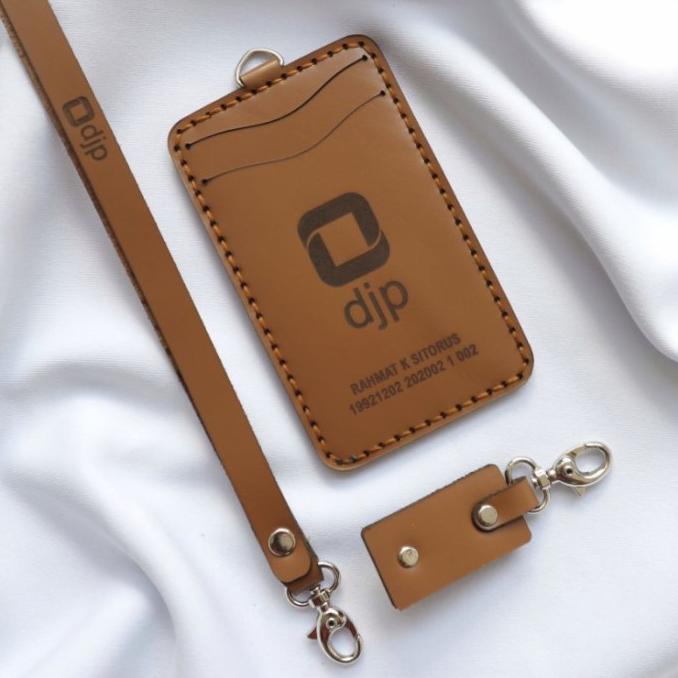 

BAYAR DITEMPAT ID CARD HOLDER KULIT NAME TAG KULIT CUSTOM NAMA LOGO NAME TAG HOLDER STOK TERBATAS Kode 1388