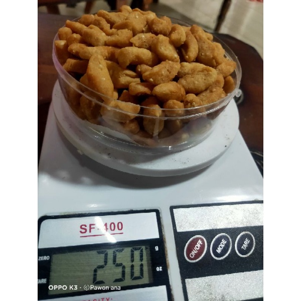 

biji Ketapang wijen manis 250 gr,cemilan renyah,enak,gurih