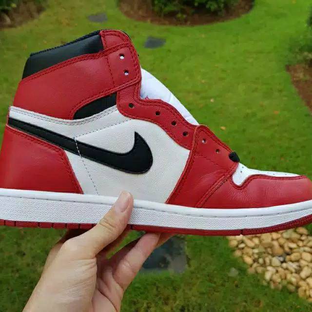 NIKE AIR JORDAN 1 RETRO HIGH CHICAGO