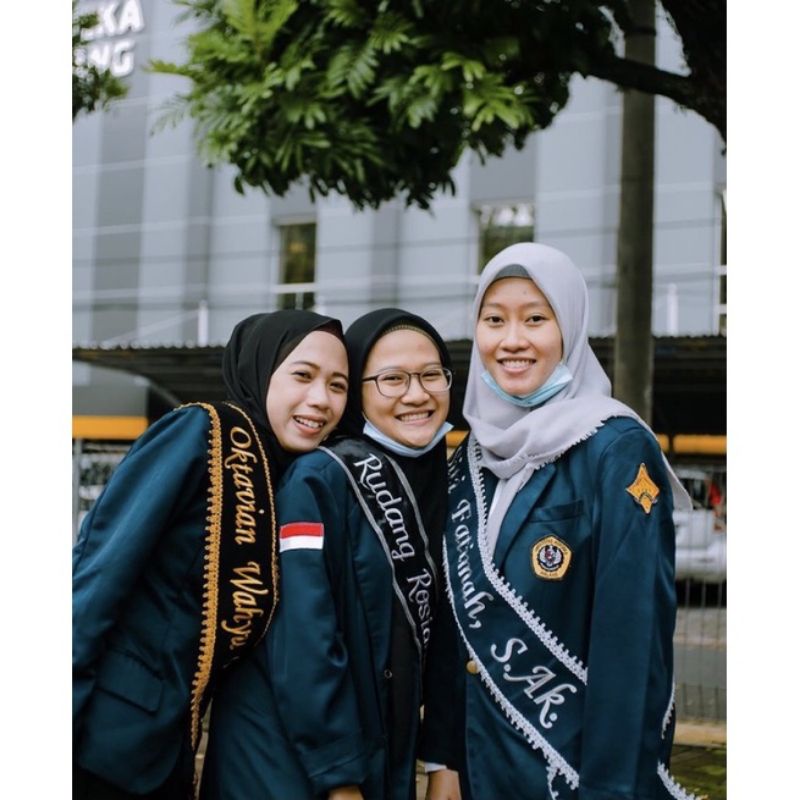 Selempang Wisuda Bludru Renda