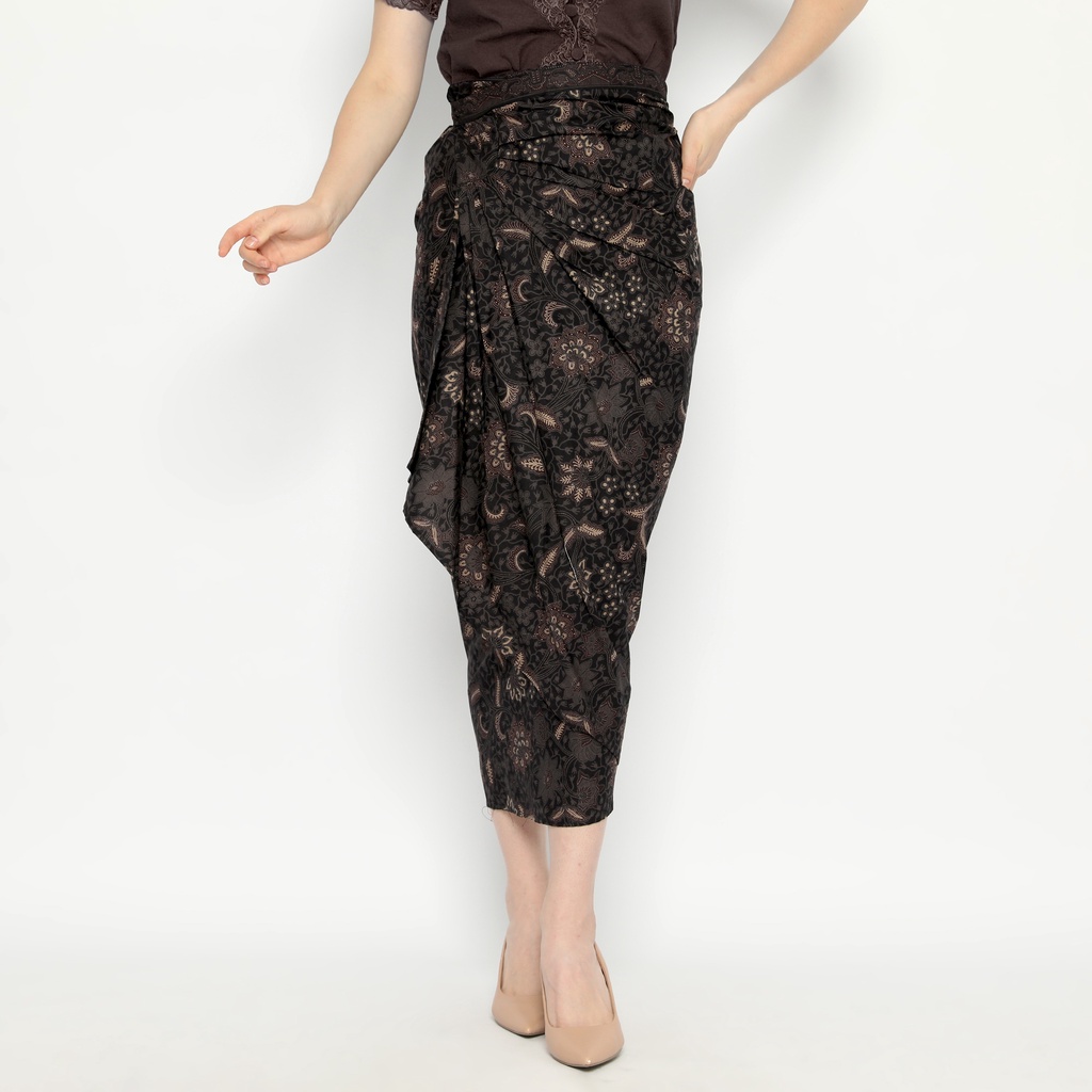 ROK BATIK SPAN Skirt Lilit Kebaya Instan Modern Wanita Motif Kembang Setaman Hitam 723099 Cap 72 - Rok Batik Lilit Bawahan Skirt Kamen Kebaya Songket Batik Panjang Plisket Span Instan Jadi Bali Lembaran Premium Modern Untuk Wanita Kondangan