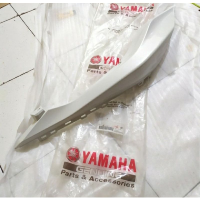 BODY BELAKANG KIRI AEROX 155 PUTIH ORIGINAL yamaha