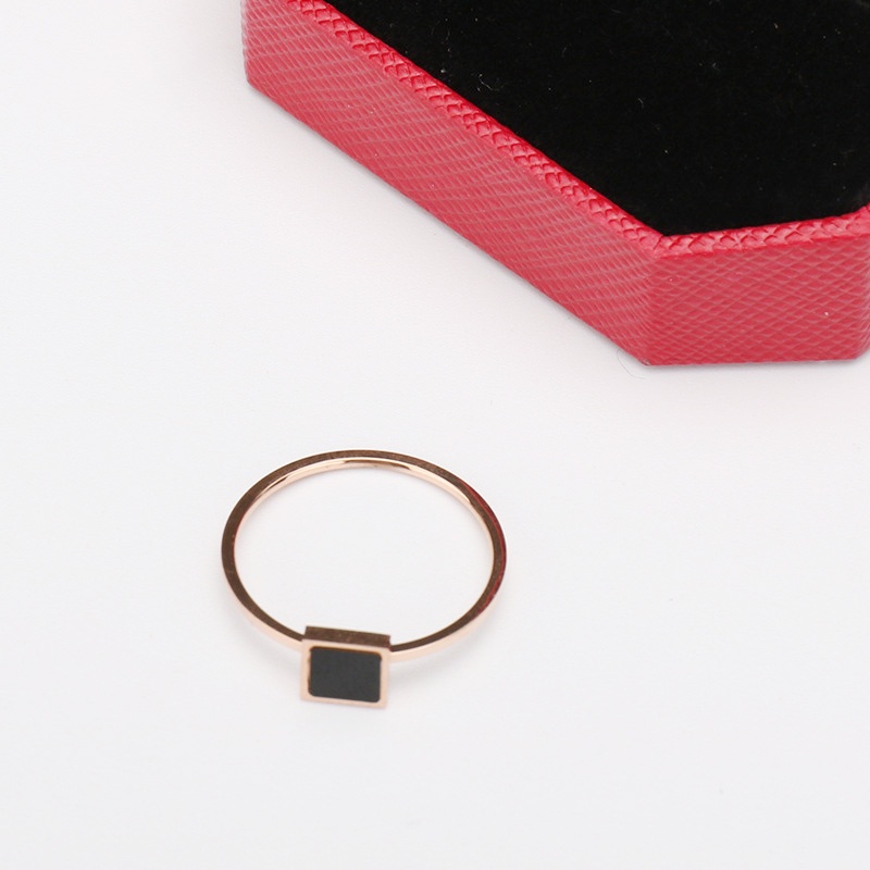 1 Pcs Fashion Cincin Titanium Wanita,Kotak Hitam Pola Mawar Emas Stainless,Hitam Unisex  Aksesoris