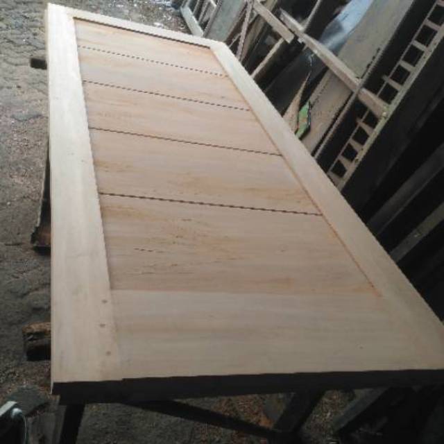 Pintu Model Minimalis Bahan Kayu Meranti Bekas