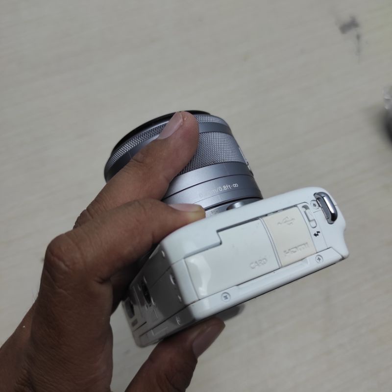 Canon Eos M10 mulus murah layar flip lipat m100 m3  mirorles kamera pemula-4