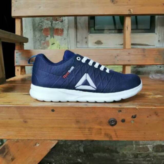 Sepatu Rebook